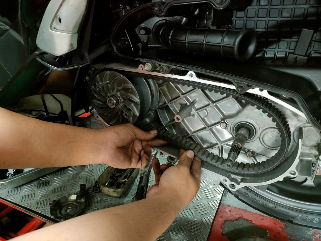 Ini Dia Tips Cara Merawat V-belt Motor Skutik Agar Tetap Awet Dan Aman ...