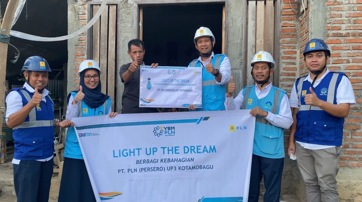 Light Up The Dream Raih Kebahagiaan Wujudkan Mimpi Keluarga Kurang Mampu Nikmati Listrik Gratis